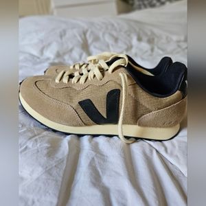 Veja Rio Branco Dune Black